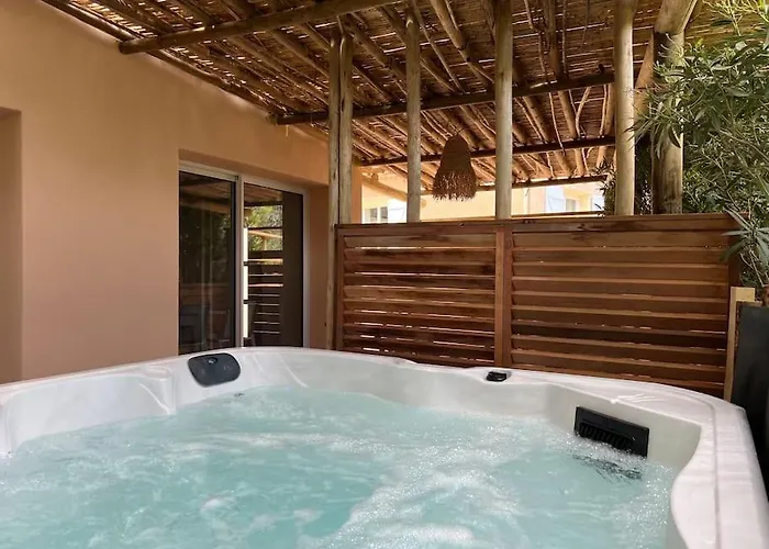 T3 Avec Spa, Hyper Centre, Port * Porto-Vecchio (Corsica)