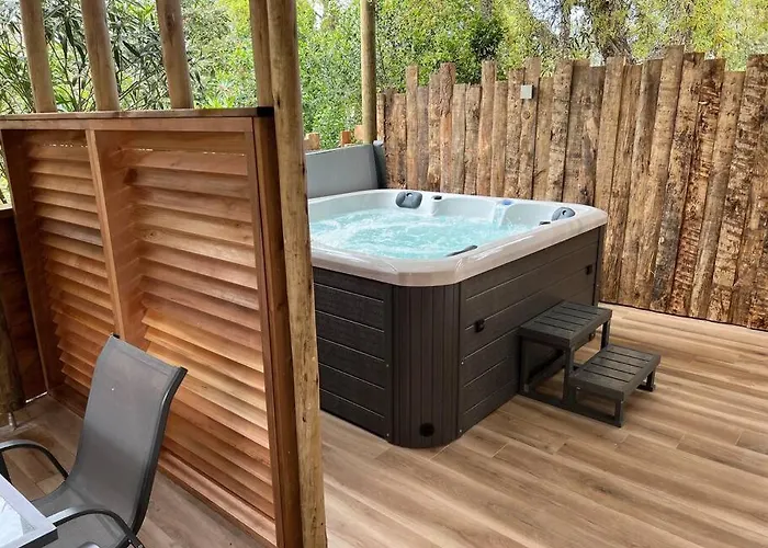 T3 Avec Spa, Hyper Centre, Port * Porto-Vecchio (Corsica)